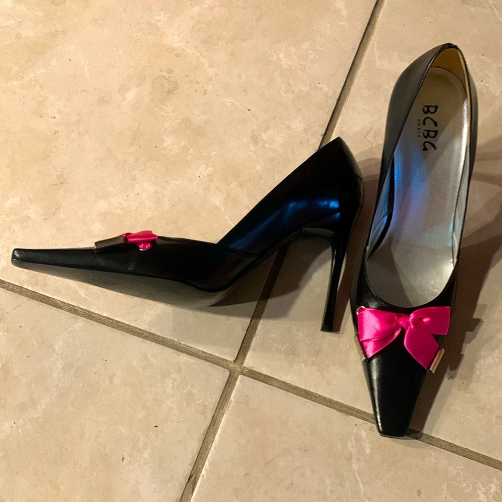 Black leather BCBG high heels shoes, with hot pink satin bow.